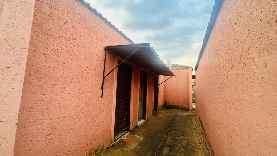 5 Bedroom Property for Sale in Zamdela Free State